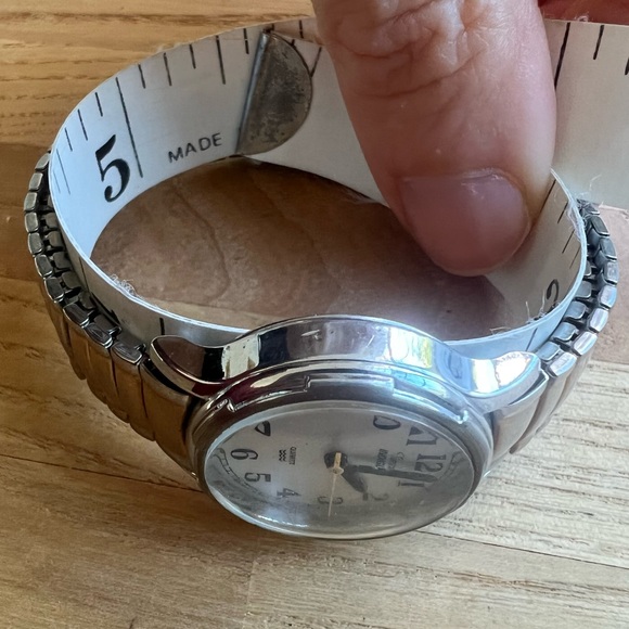 Timex indiglo ladies two tone watch NEW BATTERY - Picture 3 of 6